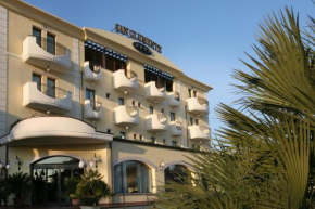Отель Hotel San Clemente  Сантарканджело-Ди-Романья